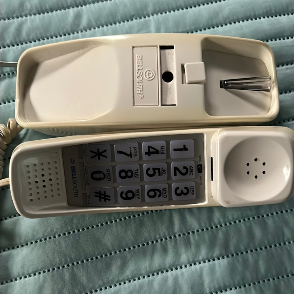Vintage )White Bellsouth Corded Phone ready to use or collect